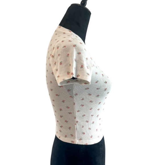 95% Cotton Floral Cropped Tee - Picture 2 of 3